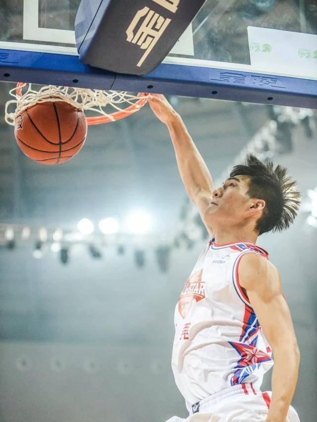 广东男篮壮大优势，取得热火胜利