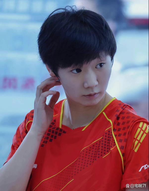 十八岁小将成名，率队晋级淘汰赛