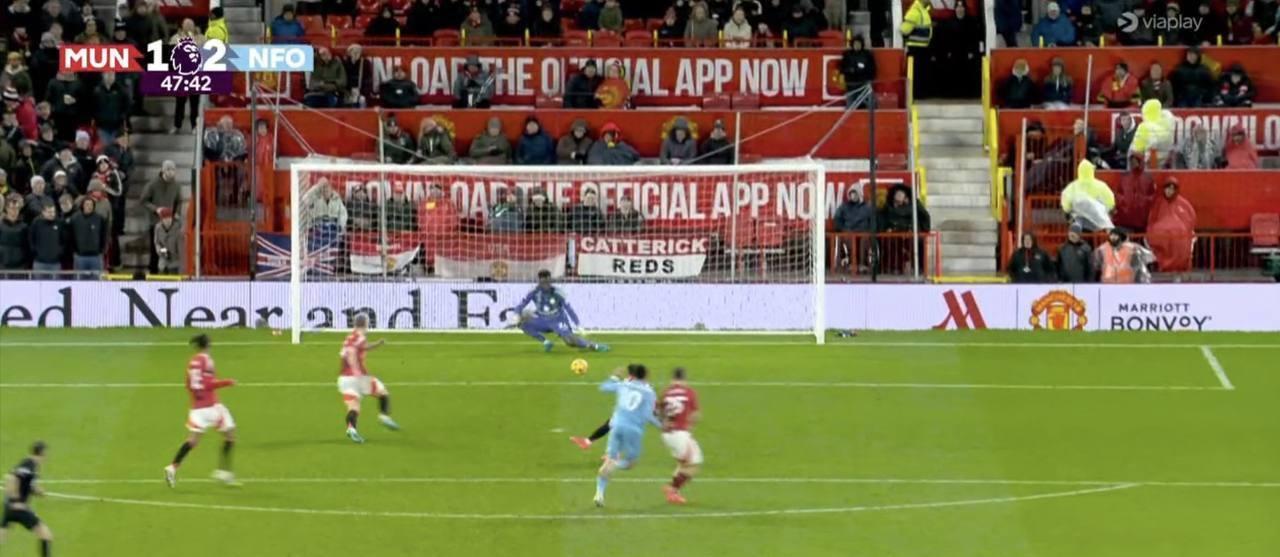 曼联主场惨遭逆转,联赛三连败 曼联主场惨遭逆转,联赛三连败