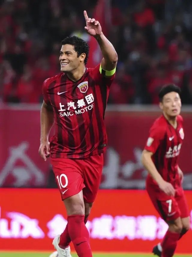 利记-上海上港中场核心回归，助球队击败对手