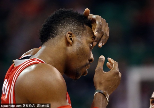 琼斯抢断绝杀,爵士逆转击败骑士终结四连败 琼斯抢断绝杀,爵士逆转击败骑士终结四连败